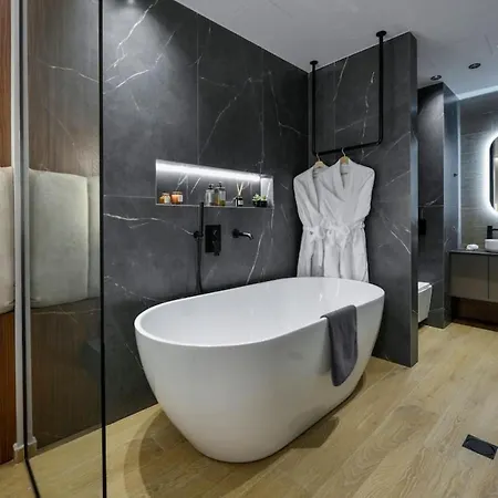 Aristotelian Virtues - Evlaveia Appartement