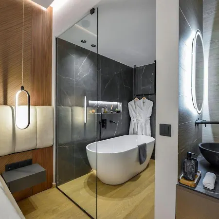 Aristotelian Virtues - Evlaveia Appartement *