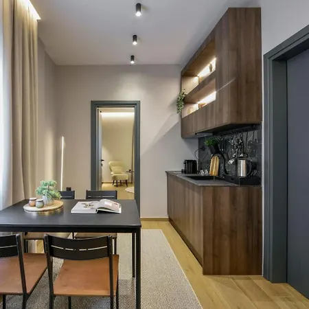 Aristotelian Virtues - Evlaveia Apartment *