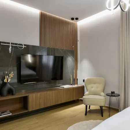 Aristotelian Virtues - Evlaveia Apartamento *