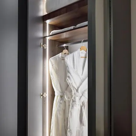 Aristotelian Virtues - Evlaveia شقة