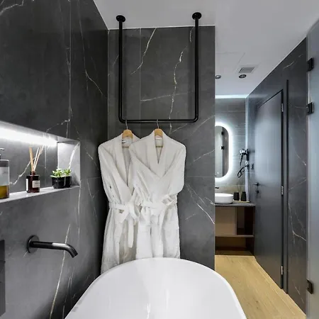 شقة Aristotelian Virtues - Evlaveia