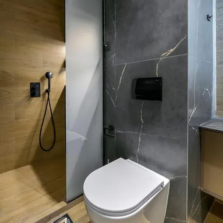 شقة Aristotelian Virtues - Evlaveia *