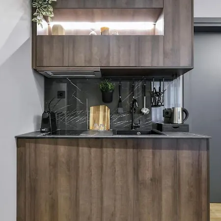 Aristotelian Virtues - Evlaveia سالونيك